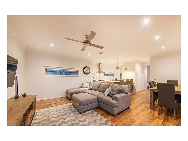 4 Mossey Crescent, Cranbourne East VIC 3977
