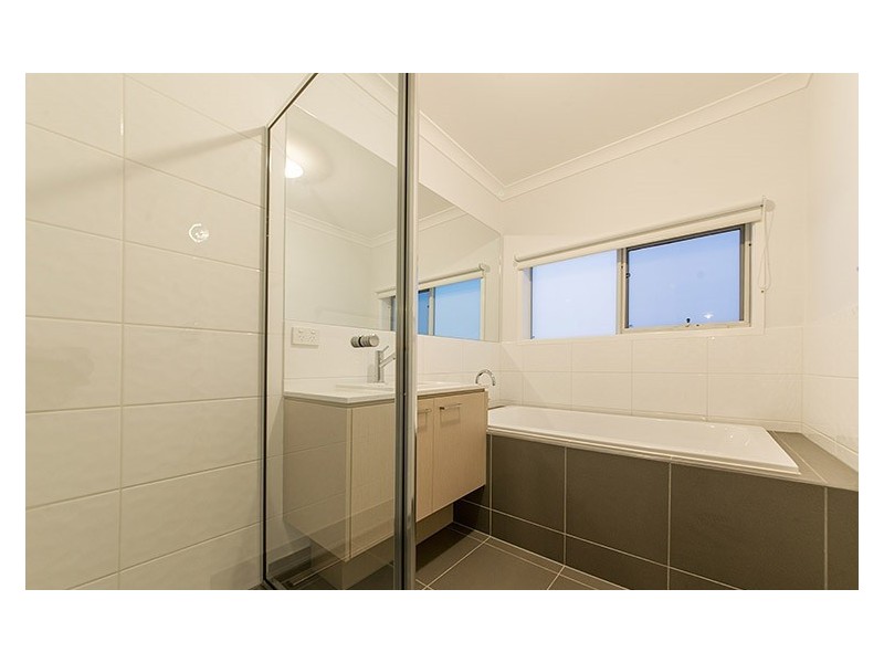 4 Mossey Crescent, Cranbourne East VIC 3977