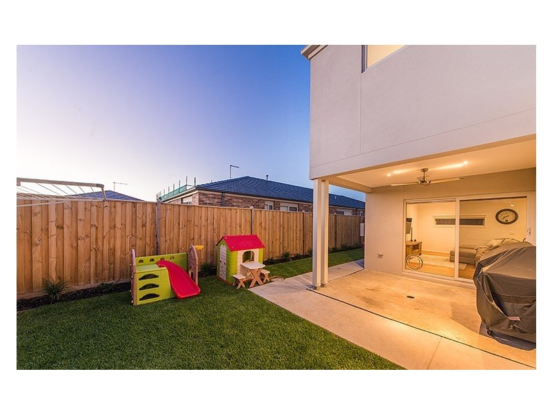 4 Mossey Crescent, Cranbourne East VIC 3977