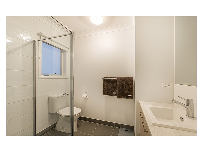 4 Mossey Crescent, Cranbourne East VIC 3977