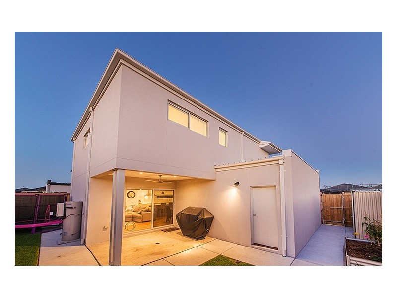4 Mossey Crescent, Cranbourne East VIC 3977