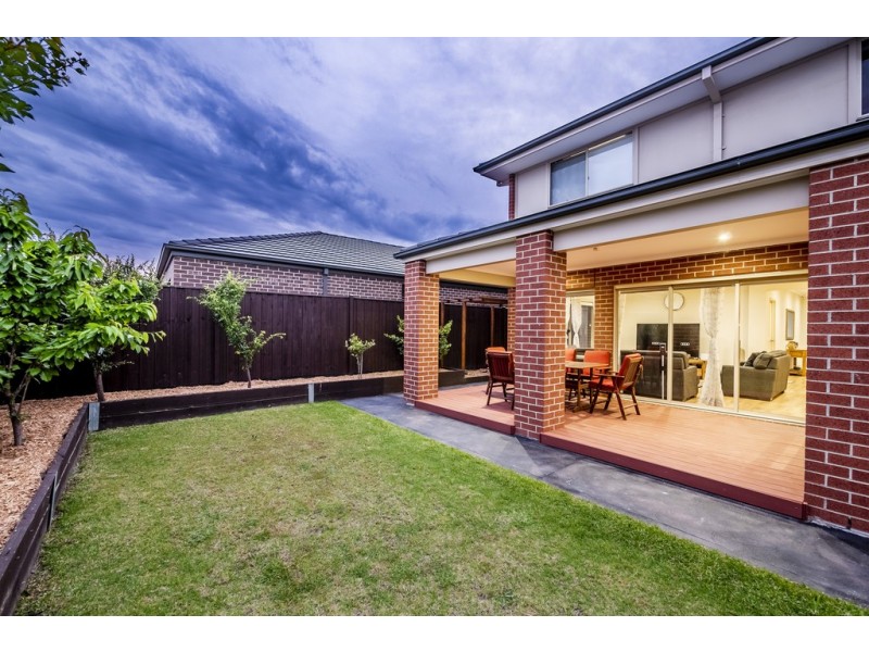 23 Elmsford Crescent, Cranbourne West VIC 3977