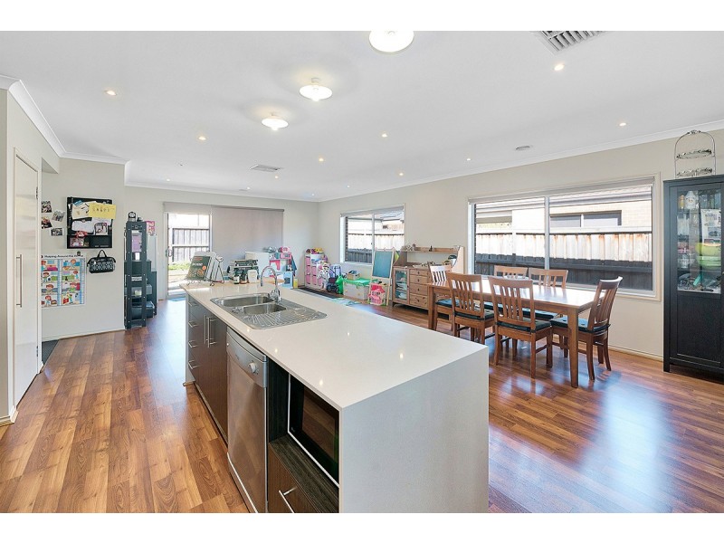 46 Lemon Grove, Cranbourne West VIC 3977