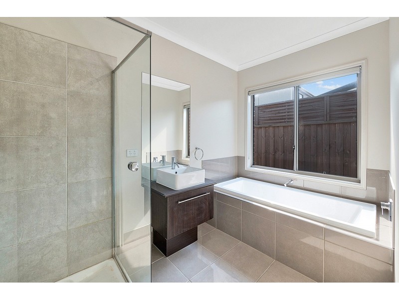 46 Lemon Grove, Cranbourne West VIC 3977