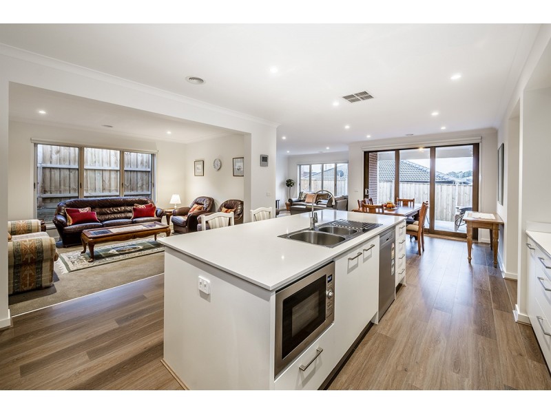 19 Wheelwright Street, Clyde North VIC 3978