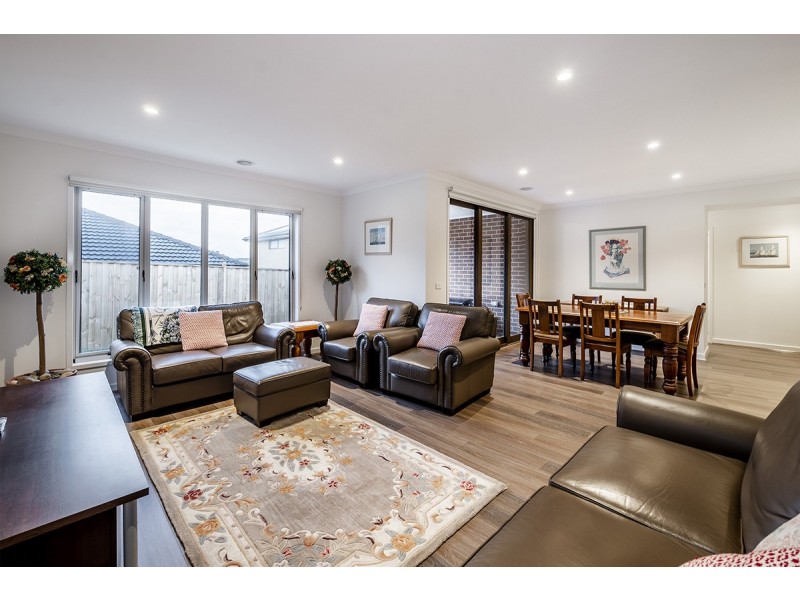 19 Wheelwright Street, Clyde North VIC 3978