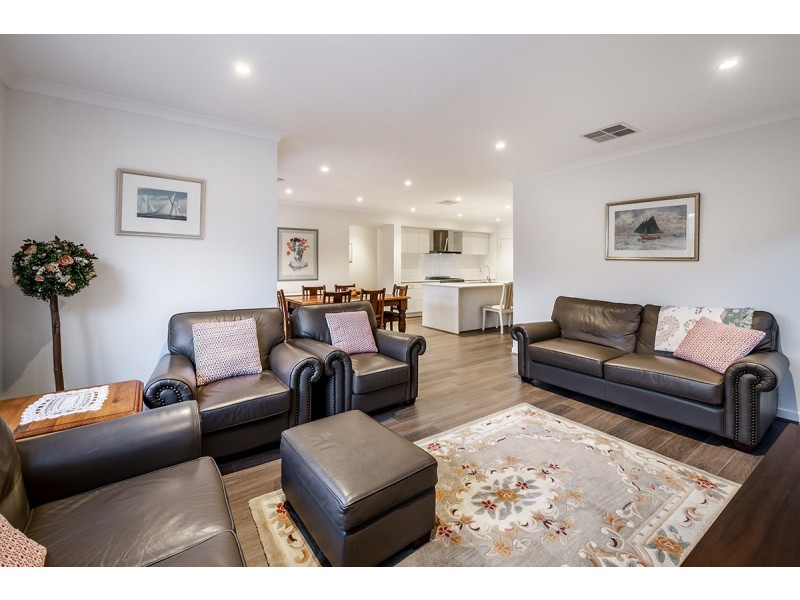 19 Wheelwright Street, Clyde North VIC 3978