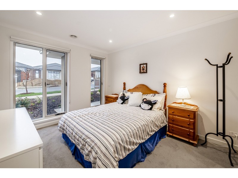 19 Wheelwright Street, Clyde North VIC 3978