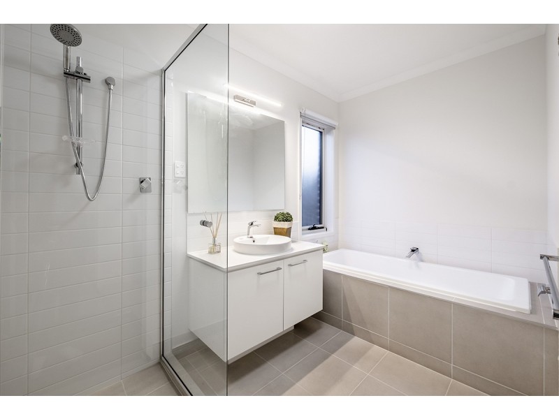 19 Wheelwright Street, Clyde North VIC 3978