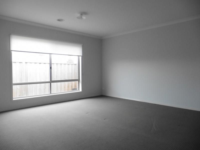 35 Frankland Street, Clyde North VIC 3978