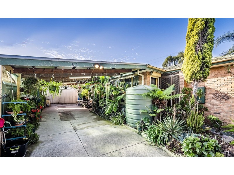 1 Endeavour Drive, Cranbourne North VIC 3977