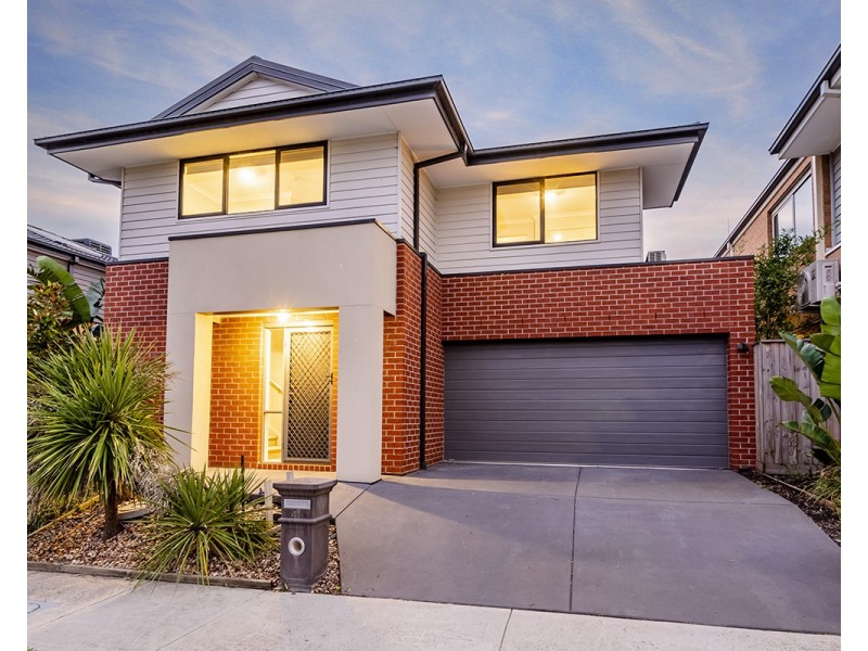 41 Royaloak Crescent, Cranbourne East VIC 3977