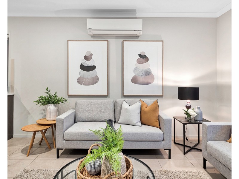 41 Royaloak Crescent, Cranbourne East VIC 3977