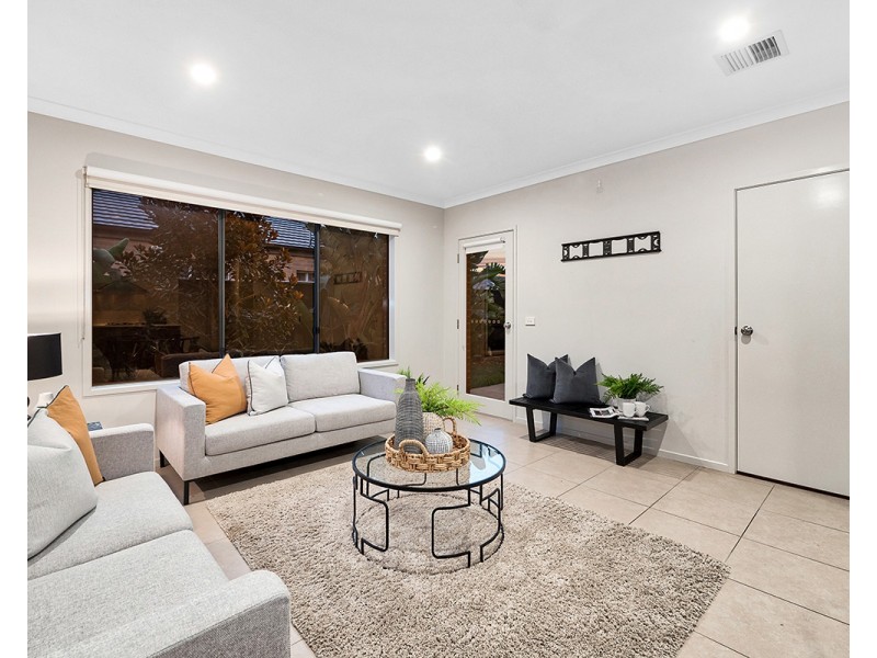 41 Royaloak Crescent, Cranbourne East VIC 3977