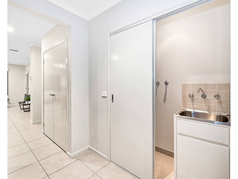 41 Royaloak Crescent, Cranbourne East VIC 3977