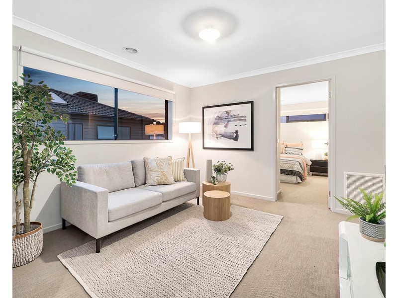 41 Royaloak Crescent, Cranbourne East VIC 3977
