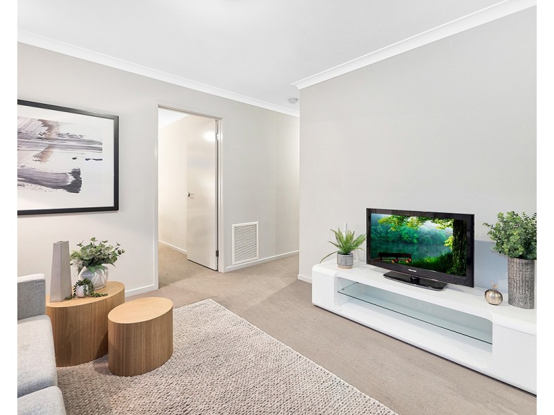 41 Royaloak Crescent, Cranbourne East VIC 3977