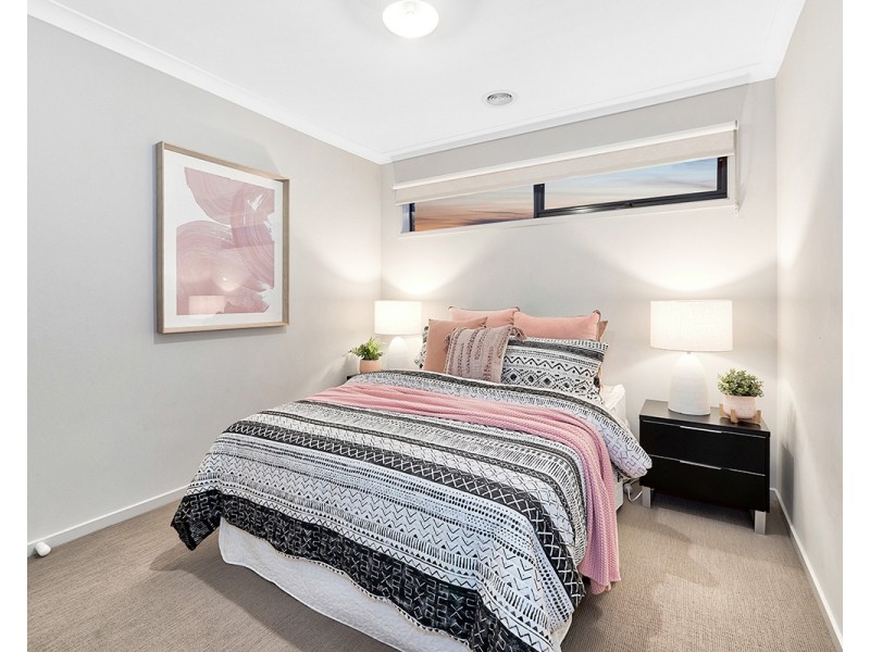 41 Royaloak Crescent, Cranbourne East VIC 3977