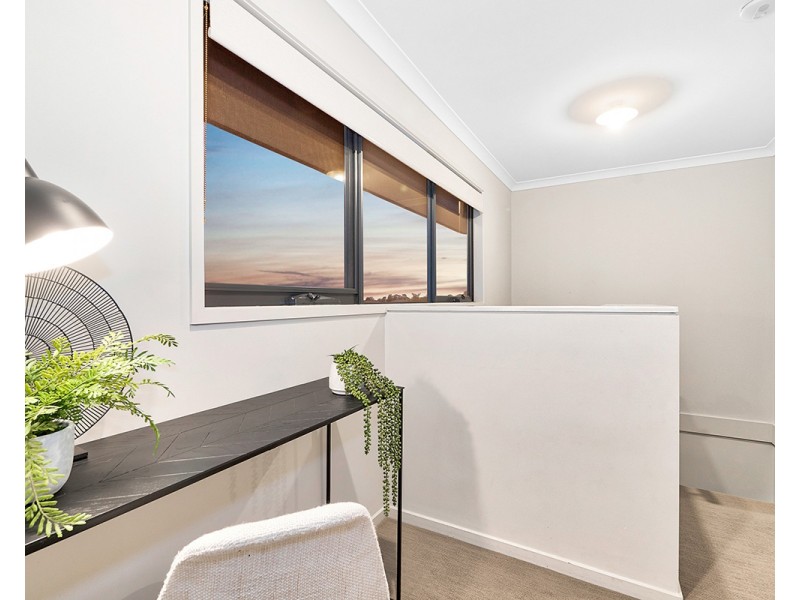 41 Royaloak Crescent, Cranbourne East VIC 3977