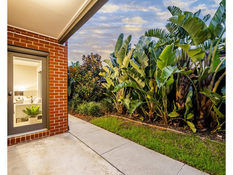 41 Royaloak Crescent, Cranbourne East VIC 3977