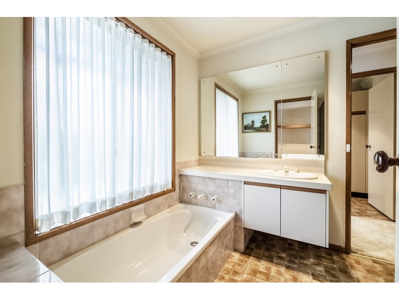 41 Courtenay Avenue, Cranbourne North VIC 3977