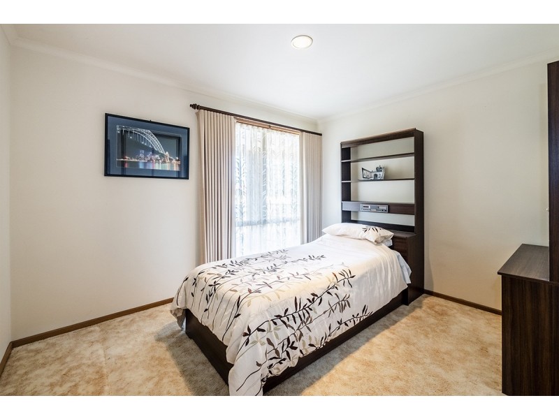 41 Courtenay Avenue, Cranbourne North VIC 3977
