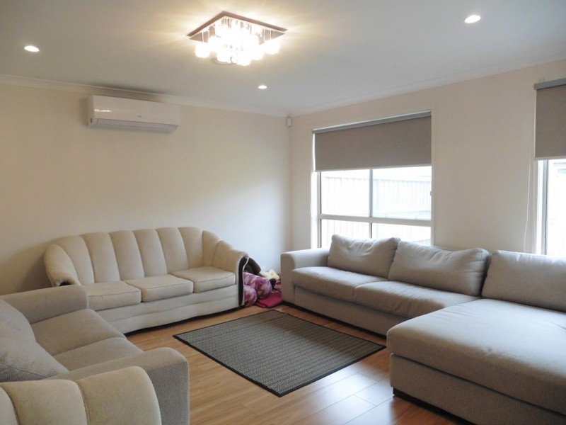 5 Sundew Avenue, Cranbourne East VIC 3977