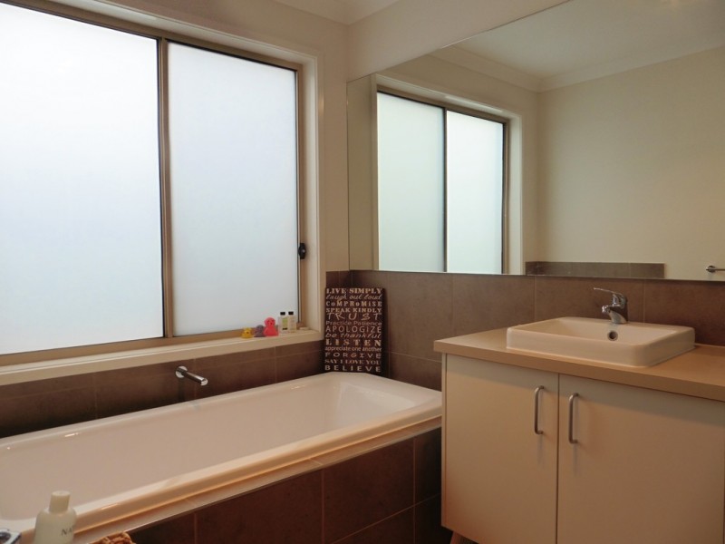 5 Sundew Avenue, Cranbourne East VIC 3977