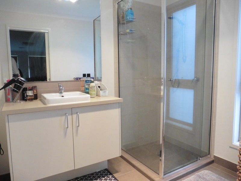 5 Sundew Avenue, Cranbourne East VIC 3977