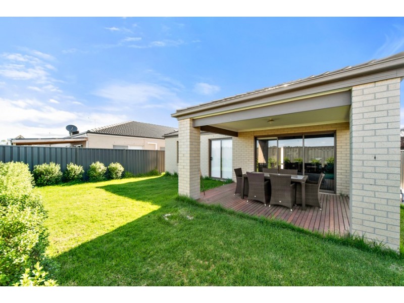 13 Jupiter Crescent, Cranbourne West VIC 3977