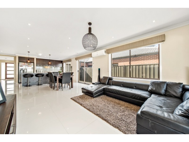 13 Jupiter Crescent, Cranbourne West VIC 3977