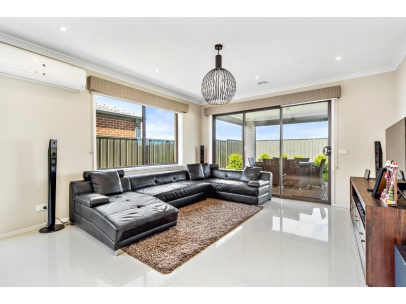13 Jupiter Crescent, Cranbourne West VIC 3977