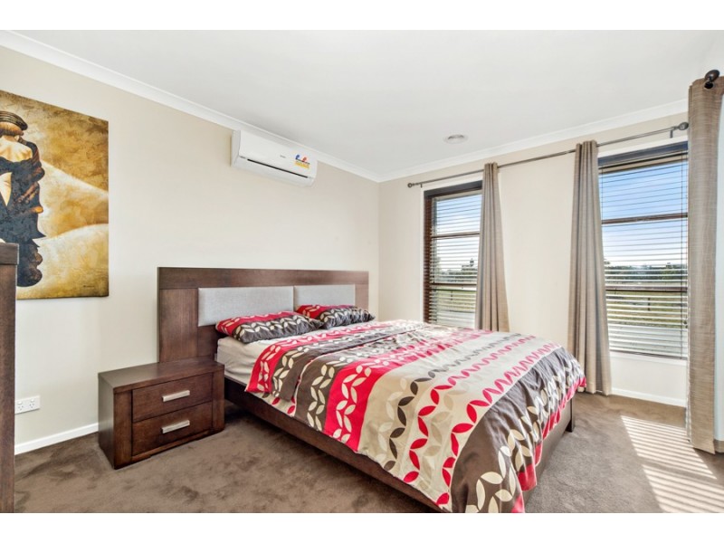 13 Jupiter Crescent, Cranbourne West VIC 3977