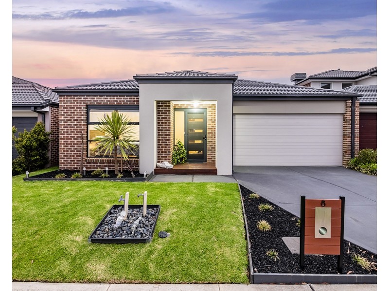 8 Elodea Way, Cranbourne North VIC 3977