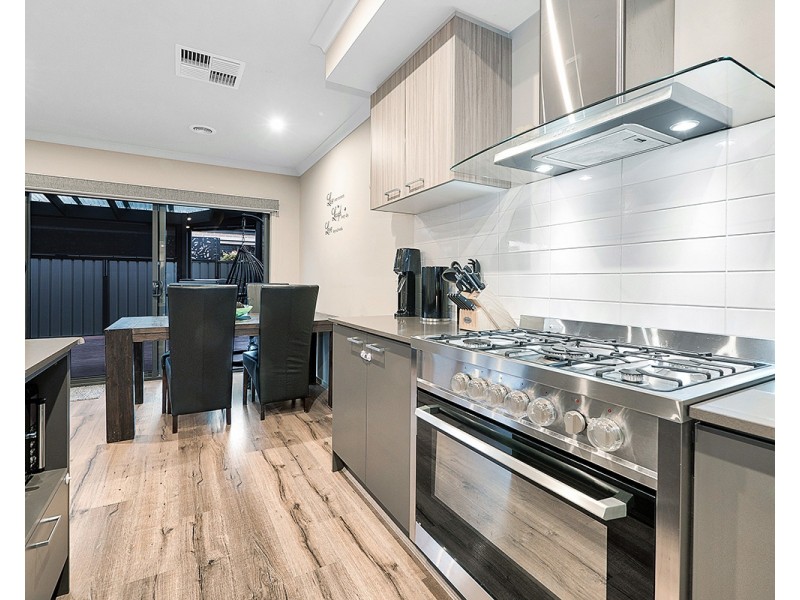 8 Elodea Way, Cranbourne North VIC 3977