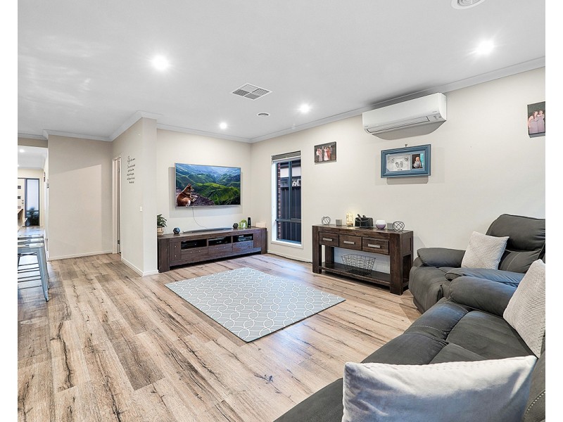 8 Elodea Way, Cranbourne North VIC 3977