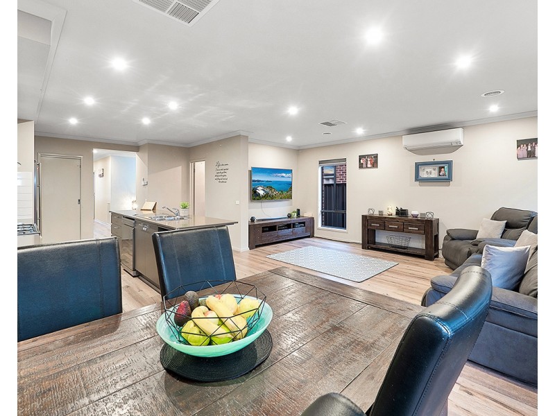 8 Elodea Way, Cranbourne North VIC 3977