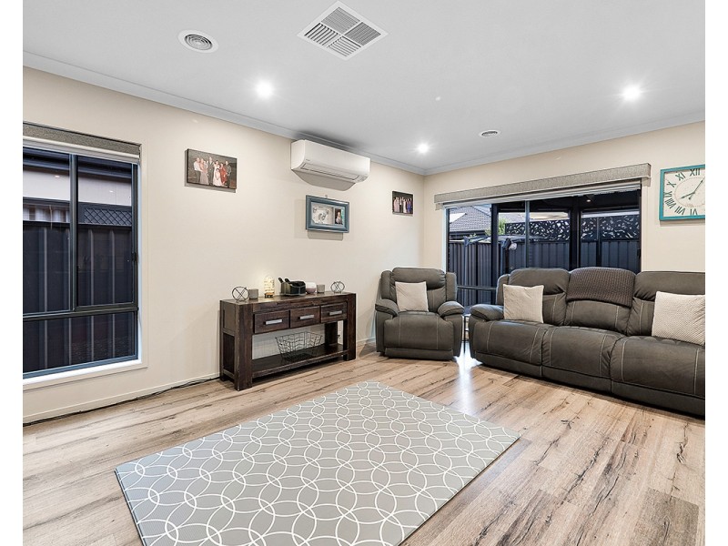 8 Elodea Way, Cranbourne North VIC 3977