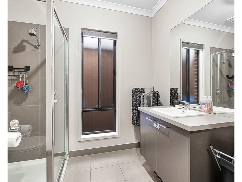 8 Elodea Way, Cranbourne North VIC 3977