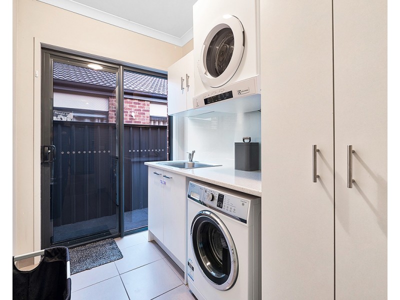 8 Elodea Way, Cranbourne North VIC 3977