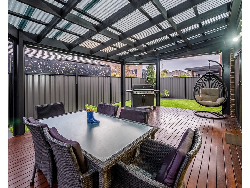 8 Elodea Way, Cranbourne North VIC 3977