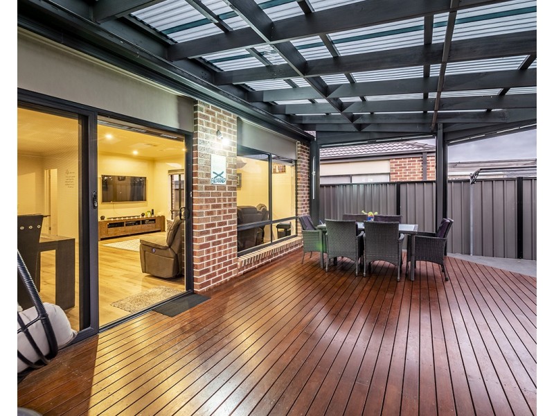 8 Elodea Way, Cranbourne North VIC 3977