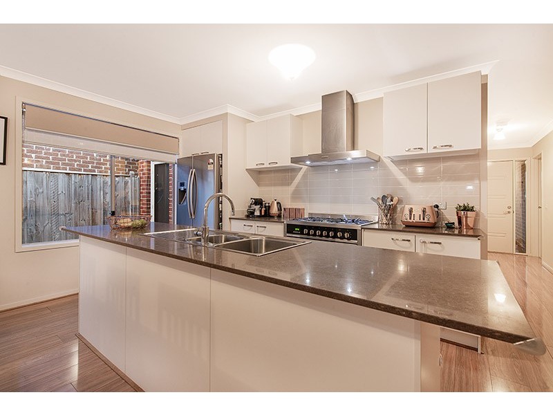 34 Quarters Boulevard, Cranbourne West VIC 3977
