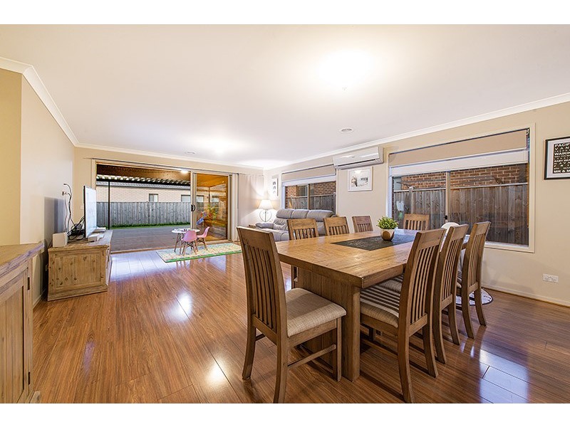 34 Quarters Boulevard, Cranbourne West VIC 3977