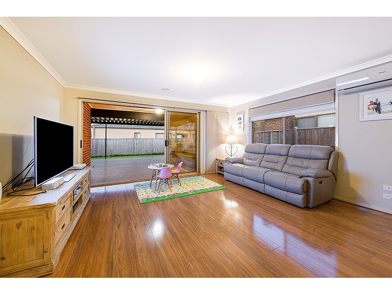 34 Quarters Boulevard, Cranbourne West VIC 3977