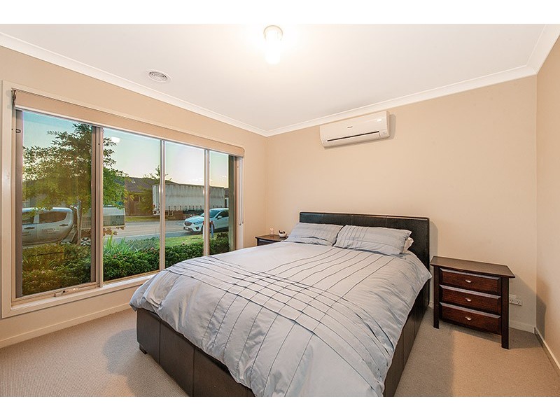 34 Quarters Boulevard, Cranbourne West VIC 3977