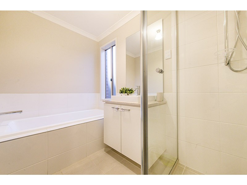 34 Quarters Boulevard, Cranbourne West VIC 3977