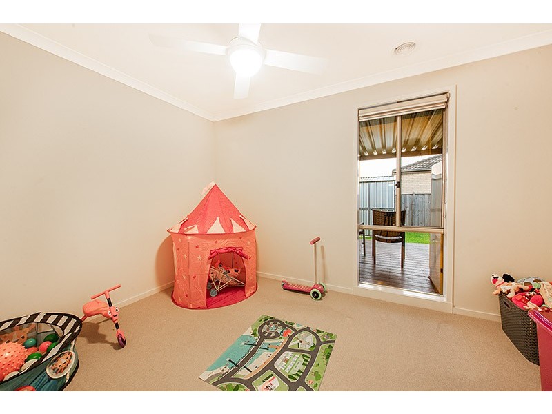 34 Quarters Boulevard, Cranbourne West VIC 3977