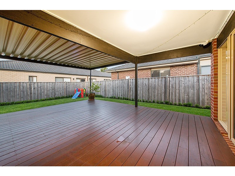 34 Quarters Boulevard, Cranbourne West VIC 3977