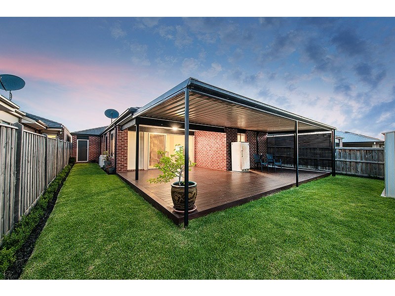 34 Quarters Boulevard, Cranbourne West VIC 3977